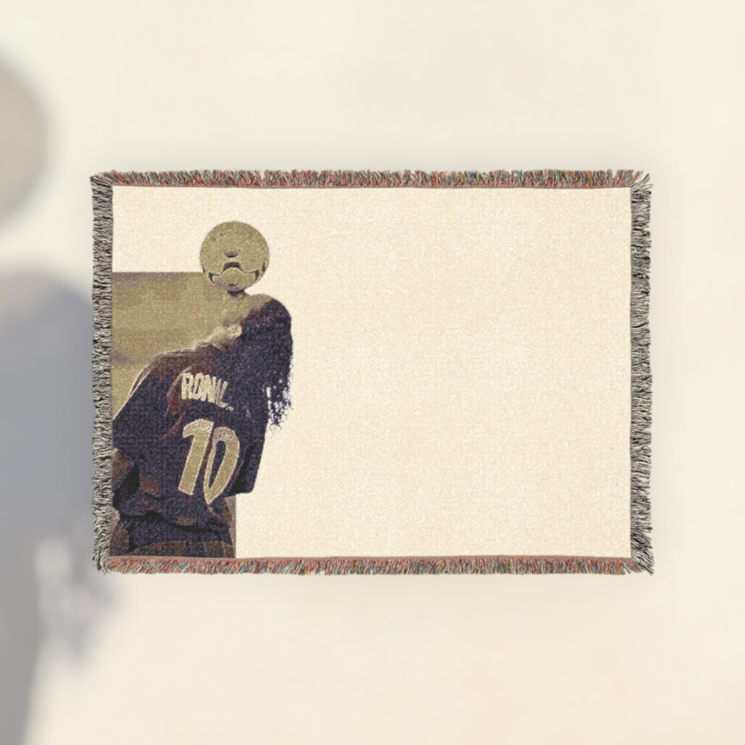Futbol Addict Ronaldinho woven cotton blanket featuring a football player graphic and colorful fringed edges.